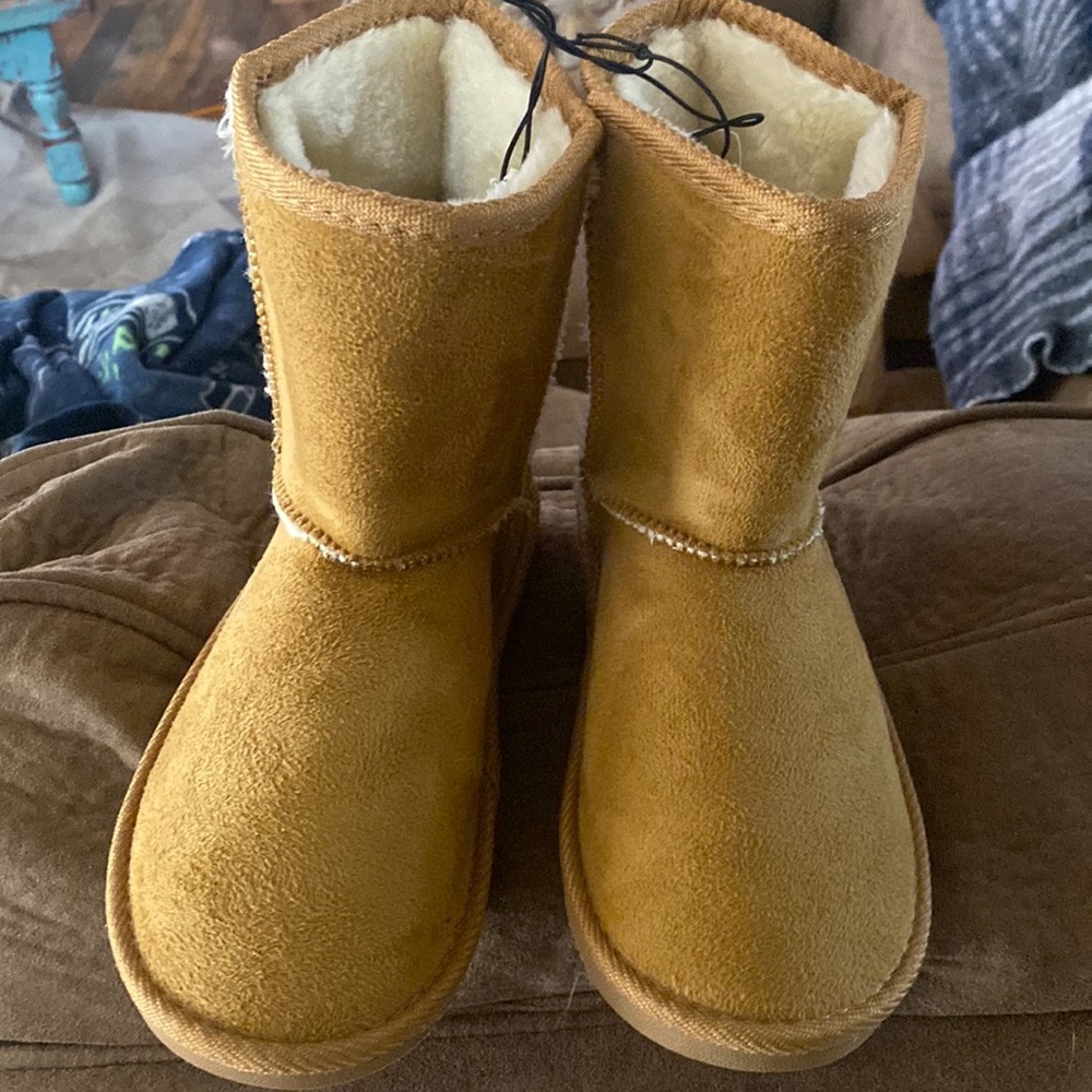 Girls fleece lined boots